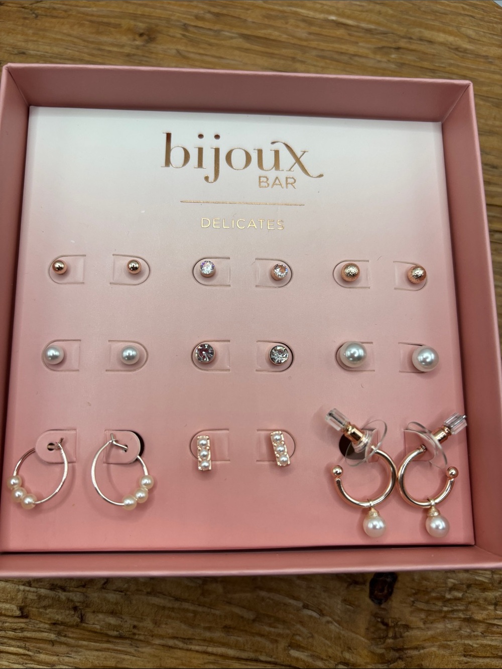 Bijoux Delicates Pearl and Crystal Earring Set in Rose Gold